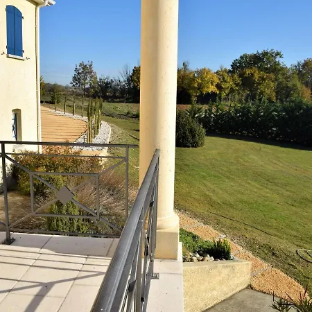 Chic In With Swimming Pool * Montaigu-de-Quercy
