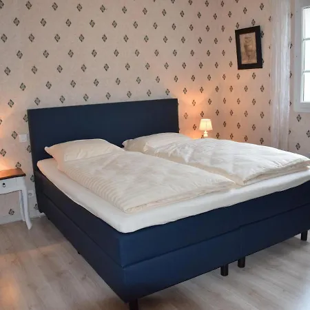 Chic In With Swimming Pool Ferienhaus